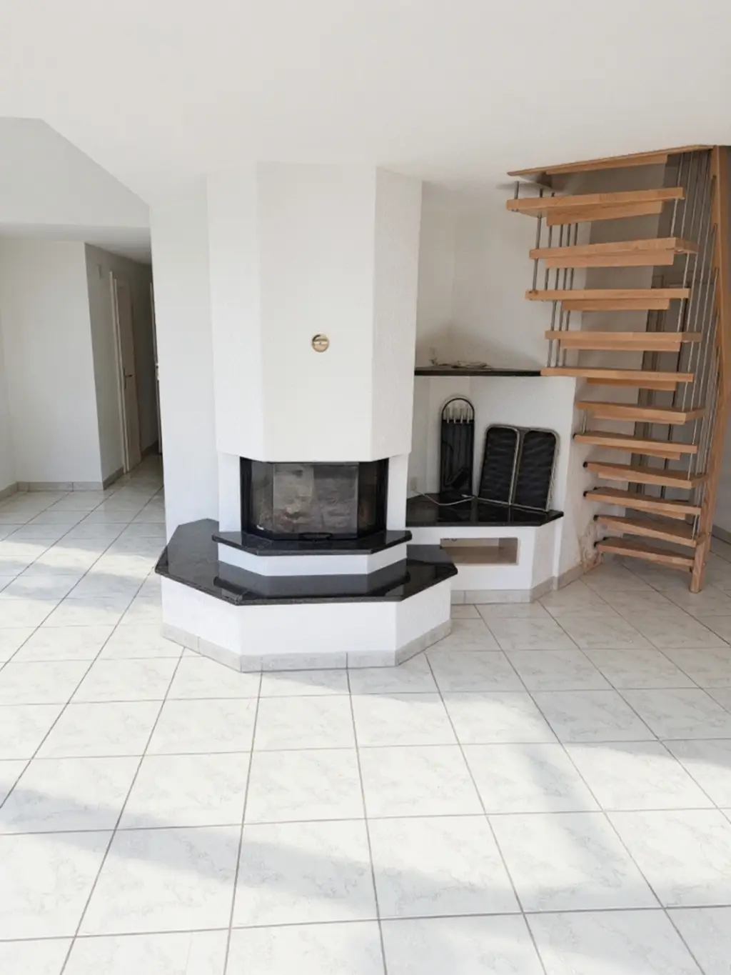 Zweistöckiges Raumwunder in Bremgarten: 6.5-Zimmer-Maisonette mit beheiztem Pavillon &amp; Bastelraum