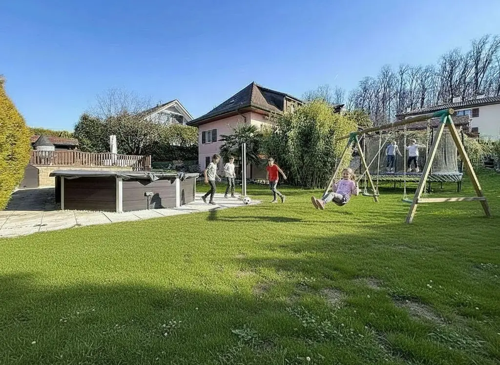 Maison individuelle de 6.5 pces avec apparemment de 3 pces, piscine et grand jardin – à 10 min de Lausanne