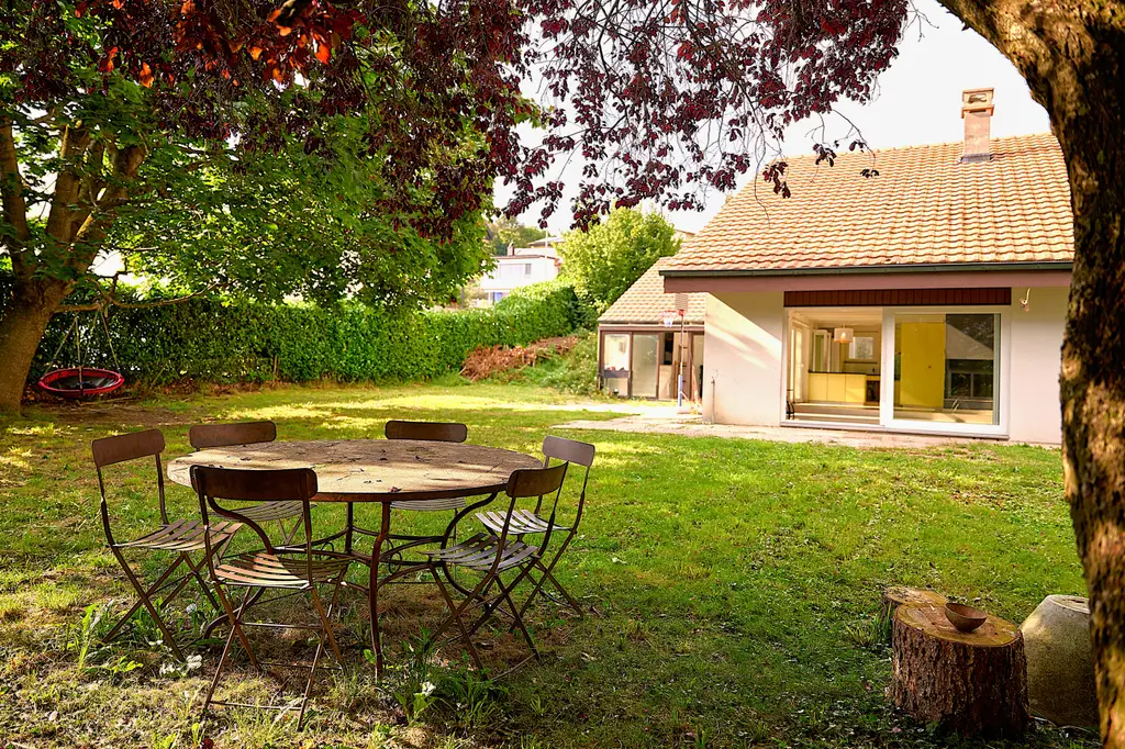 GRANDE VILLA LUMINEUSE ET AU CALME. JARDIN SUR DEUX NIVEAUX. LE MOURET (FR)