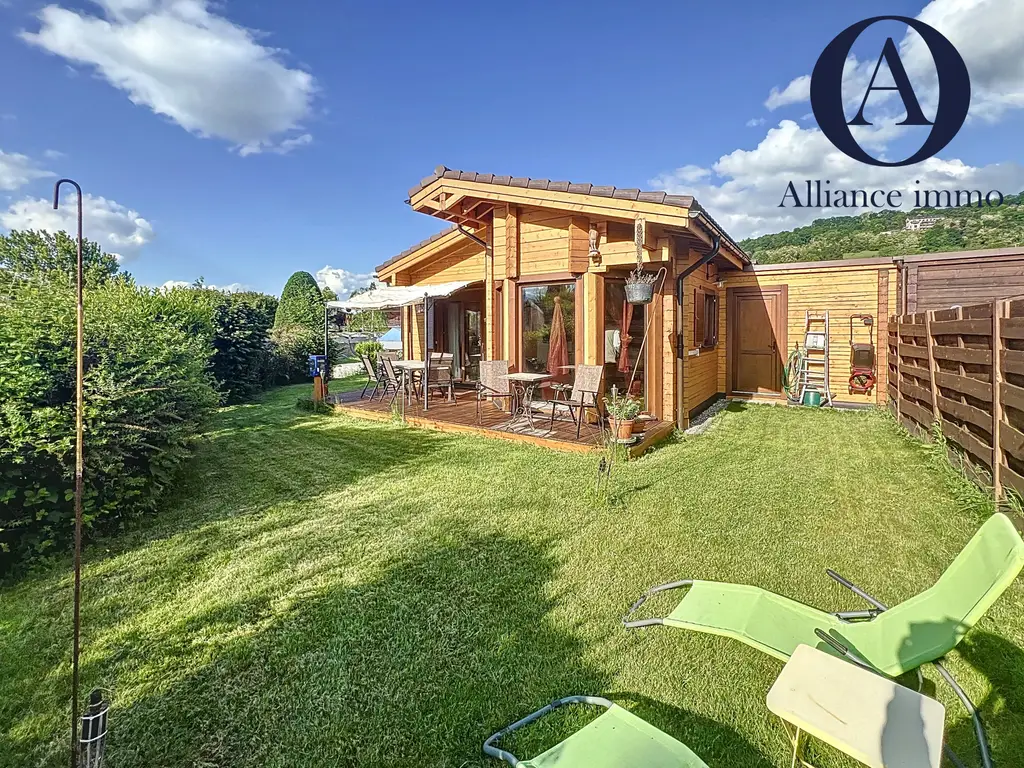 Un coin de paradis à 50 mètres du lac de Neuchâtel – Maison en bois massif 3.5 pièces – 120 m²