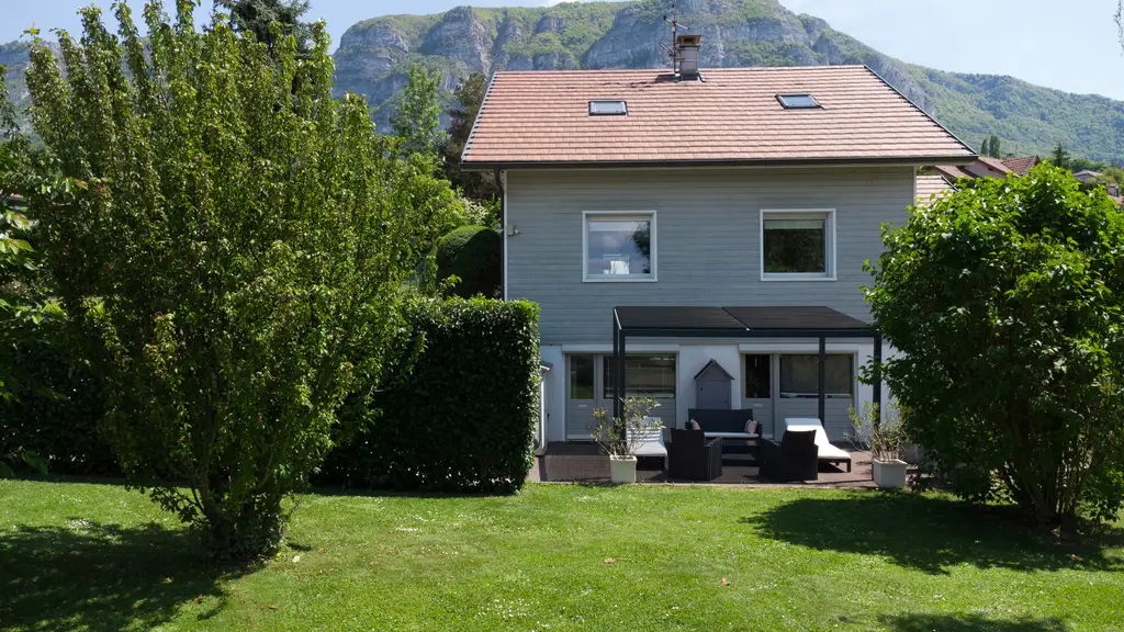 FRANCE VOISINE À VENDRE – BOSSEY &#8211; VILLA DE CHARME AVEC VUE IMPRENABLE SUR LE BASSIN GENEVOIS