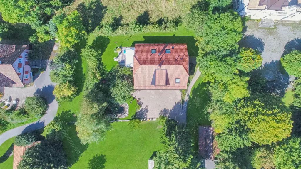 Villa familiale  avec 2 appart de 4.5 et 3.5 – 2 studios, un local atelier et grande parcelle