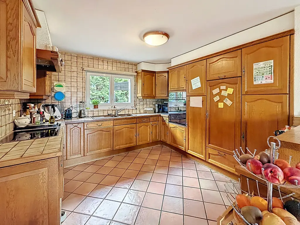 Maison individuelle de 6.5 pces avec apparemment de 3 pces, piscine et grand jardin – à 10 min de Lausanne