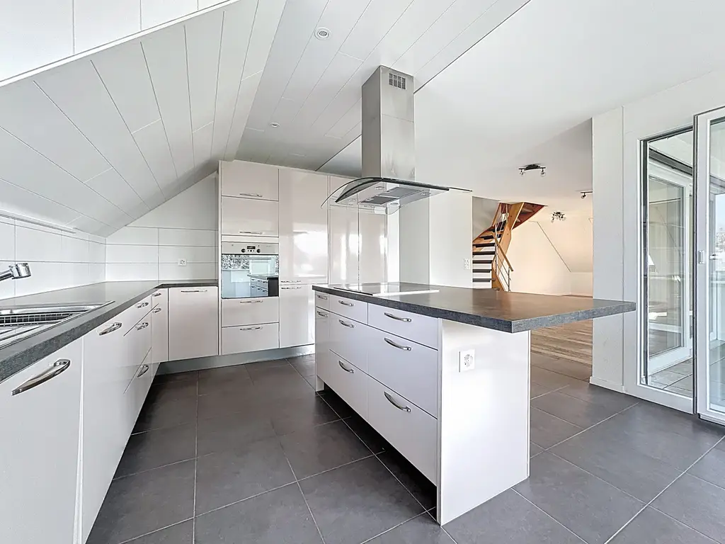 Duplex 4.5 pièces au dernier étage avec vue spectaculaire sur le Léman, les Alpes et les vignobles