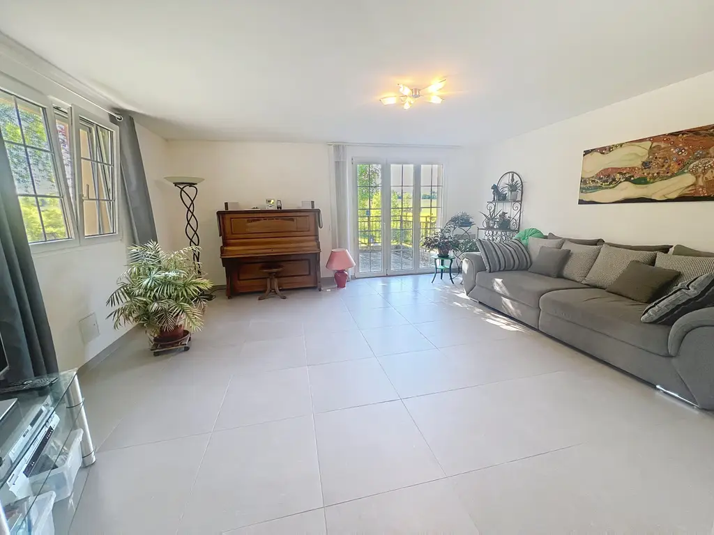 Spacieuse maison soigneusement rénovée, avec studio indépendant, dans un écrin de verdure !