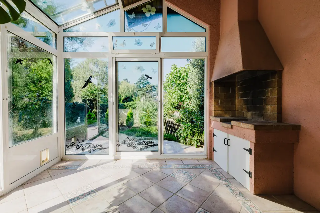 À LOUER – CHARMANTE MAISON JUMELÉE AVEC JARDIN ET VÉRANDA À ONEX (GE)