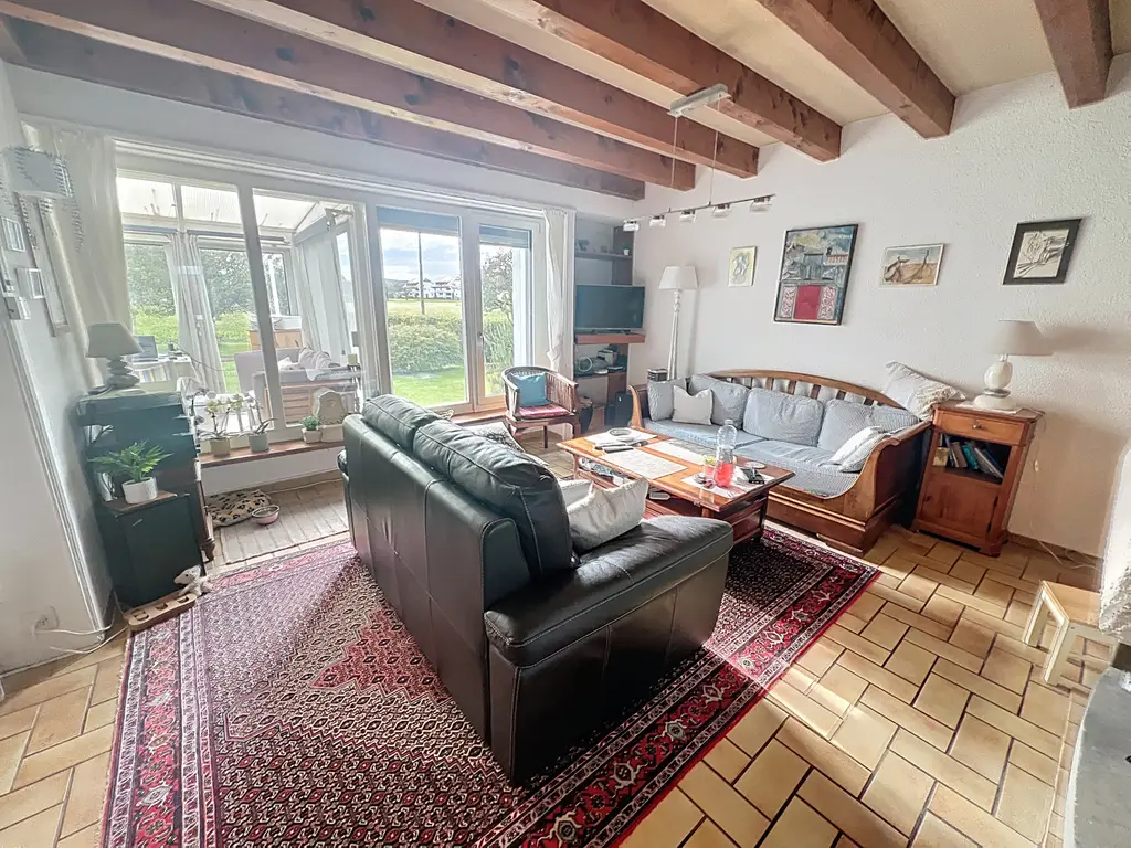 Au cœur d’Yvonand – Charmante maison de 3,5 pièces avec jardin verdoyant et terrasse ensoleillée à remettre au goût du jour