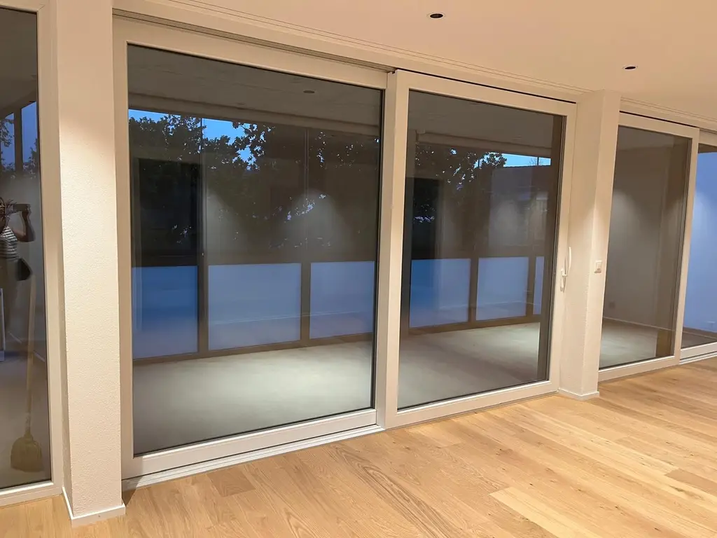 Exklusive neuwertige Wohnung mit Loggia