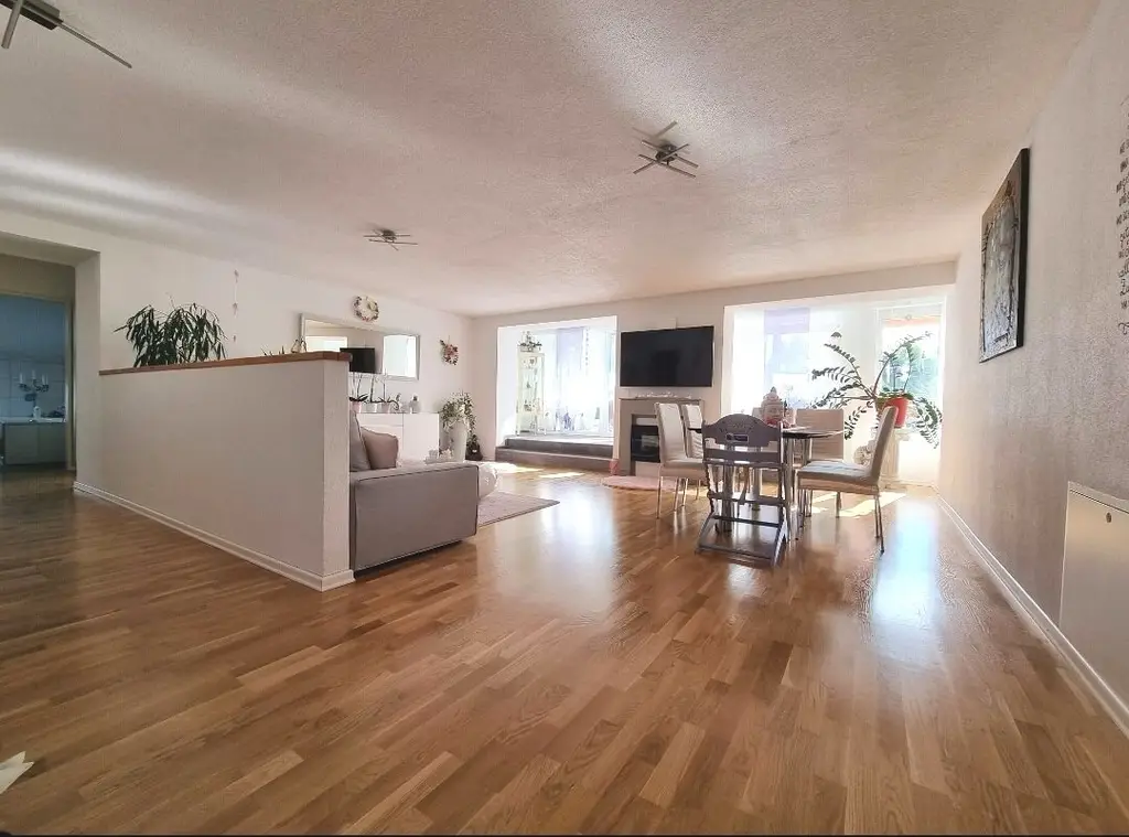 Stilvolle 4.5-Zimmer-Wohnung mit 40 m² Terrasse – Wohnen mit Komfort, Licht und Ruhe