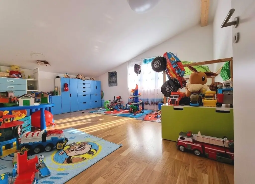 Stilvolle 4.5-Zimmer-Wohnung mit 40 m² Terrasse – Wohnen mit Komfort, Licht und Ruhe