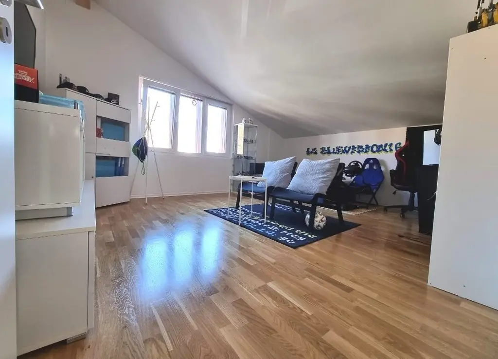 Stilvolle 4.5-Zimmer-Wohnung mit 40 m² Terrasse – Wohnen mit Komfort, Licht und Ruhe