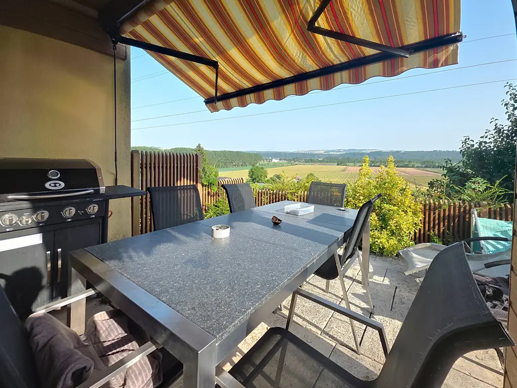 Maison jumelle familiale avec terrasse et garage