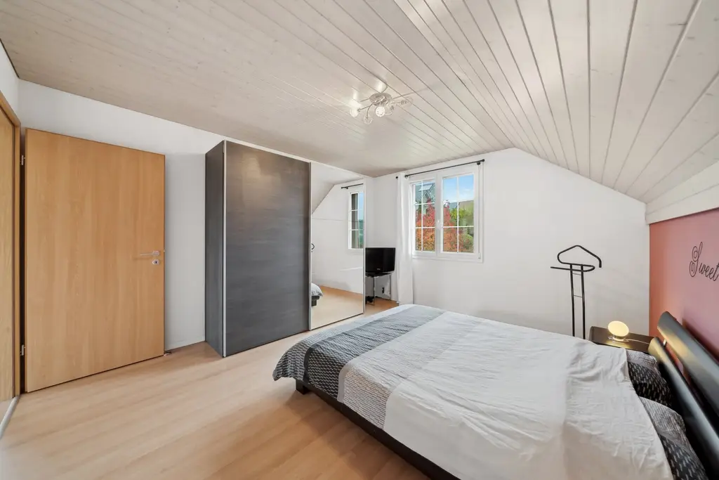 Coup de coeur pour cette magnifique maison individuelle de 5,5 pièces dans un quartier résidentiel prisé, grand jardin (parcelle de 1013 m2)