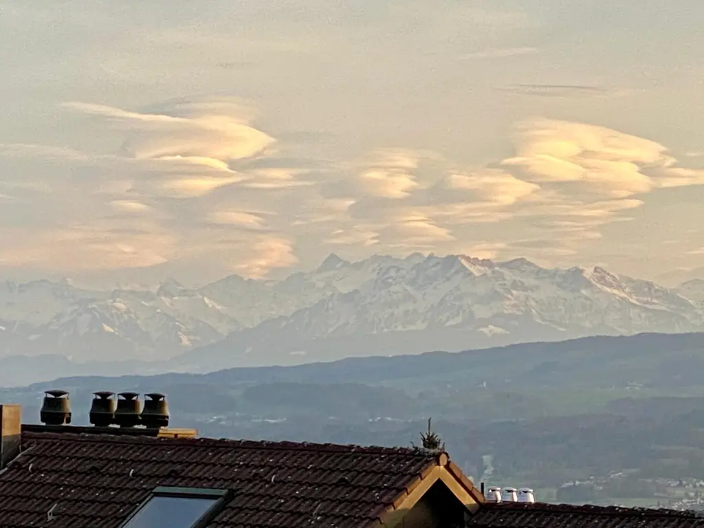 GROSSZÜGIGE ATTIKAWOHNUNG MIT TRAUMHAFTER AUSSICHT