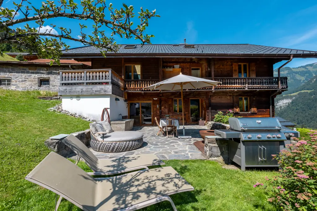 Chalet de 16 pièces : joyau au pied des Dents du Midi !