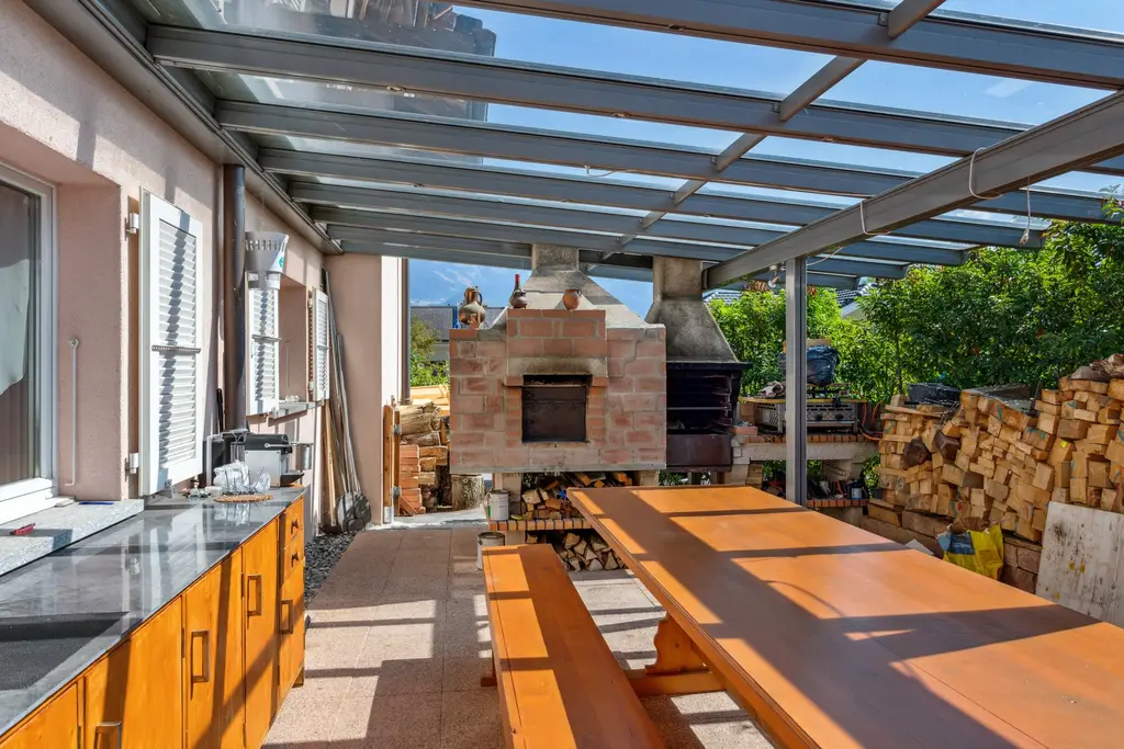 RESERVE &#8211; Charmante villa de 5,5 pièces jumelée par les garages