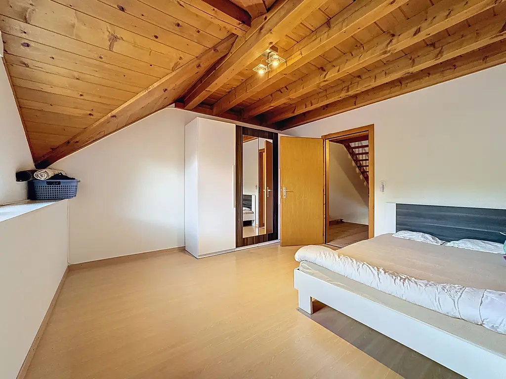 Duplex lumineux de 3.5 pièces avec vue sur les montagnes