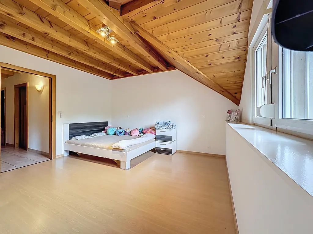 Duplex lumineux de 3.5 pièces avec vue sur les montagnes
