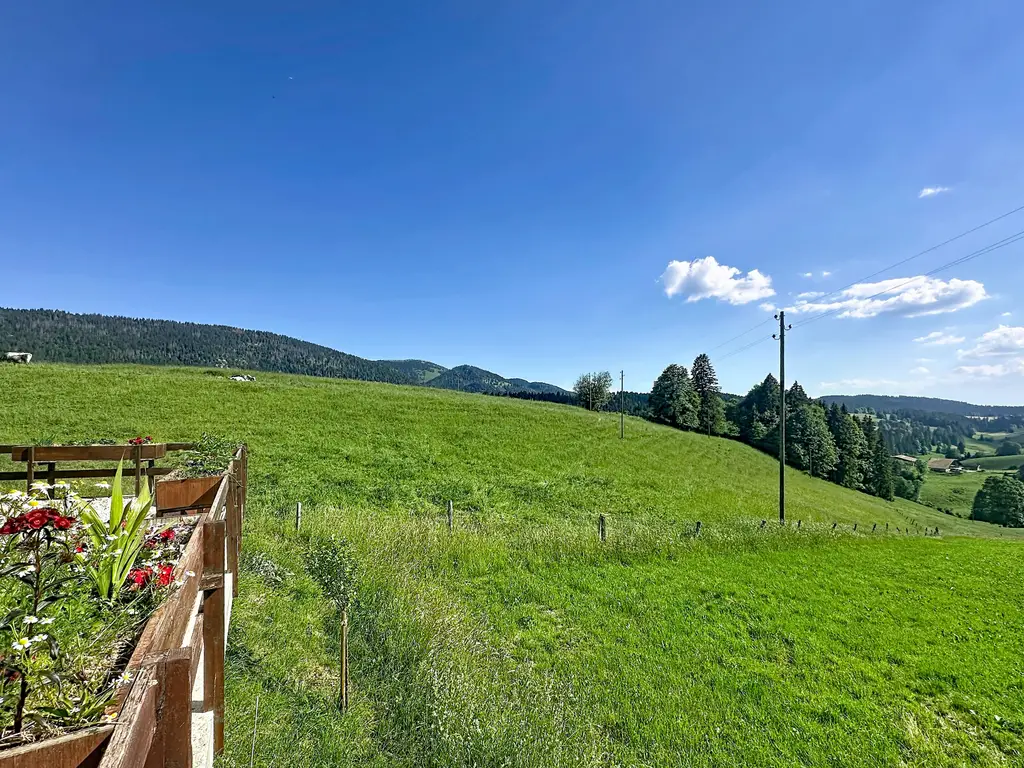 Bien rare et élégant, offrant un cadre idéal pour une famille ou une activité B&amp;B, avec vue spectaculaire