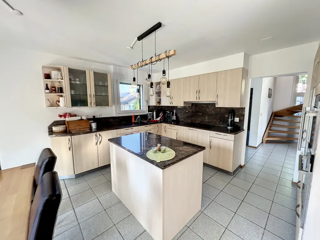 Maison individuelle d’exception – Autonomie énergétique, volumes généreux et cadre idyllique