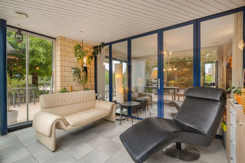 Villa d’architecte lumineuse et spacieuse, avec grand jardin et piscine chauffée  &#8211; à Payerne
