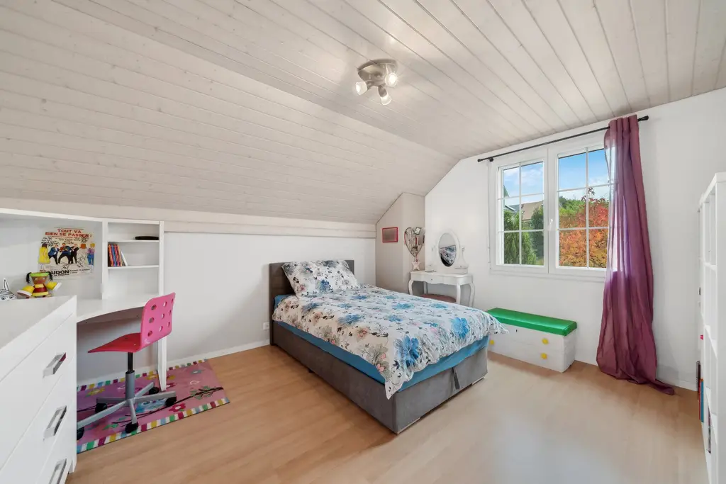 Coup de coeur pour cette magnifique maison individuelle de 5,5 pièces dans un quartier résidentiel prisé, grand jardin (parcelle de 1013 m2)