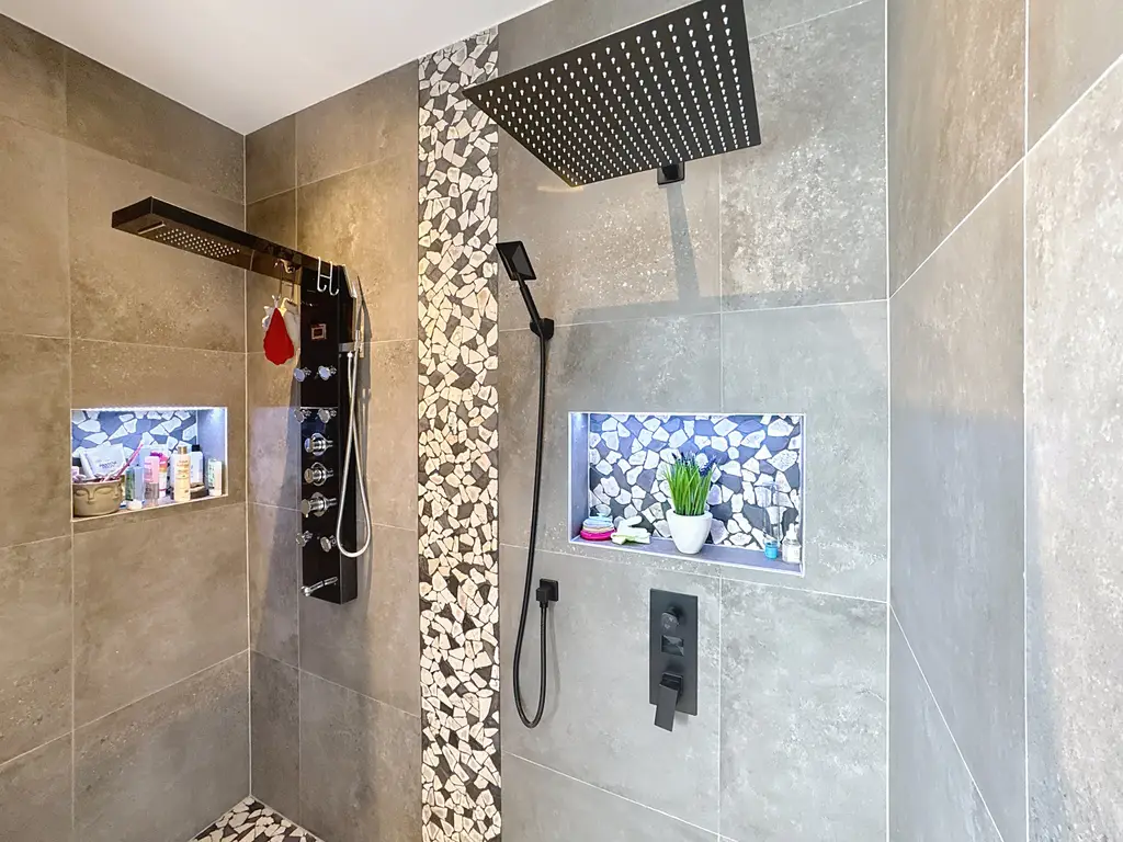 Villa mitoyenne contemporaine avec jardin, finitions haut de gamme et calme absolu