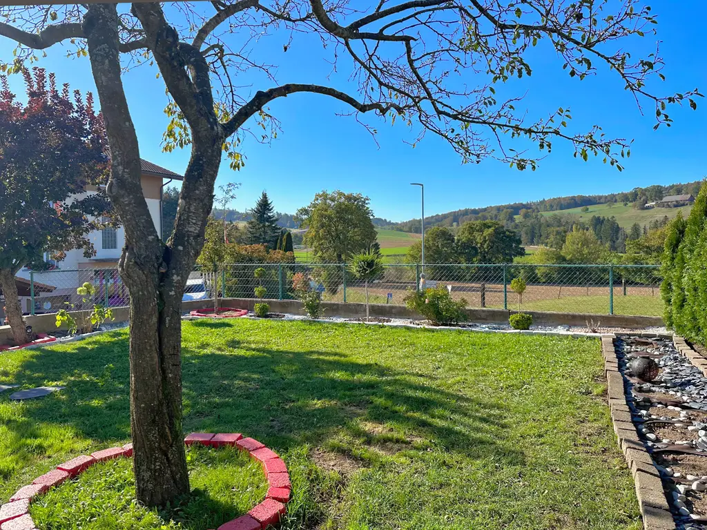 Superbe appartement de 5 p, de plain-pied, avec terrasse et jardin privés, à vendre