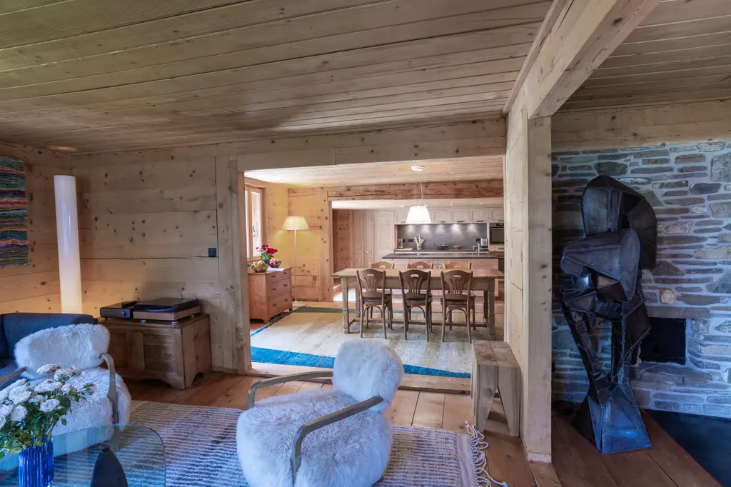 Chalet de 16 pièces : joyau au pied des Dents du Midi !