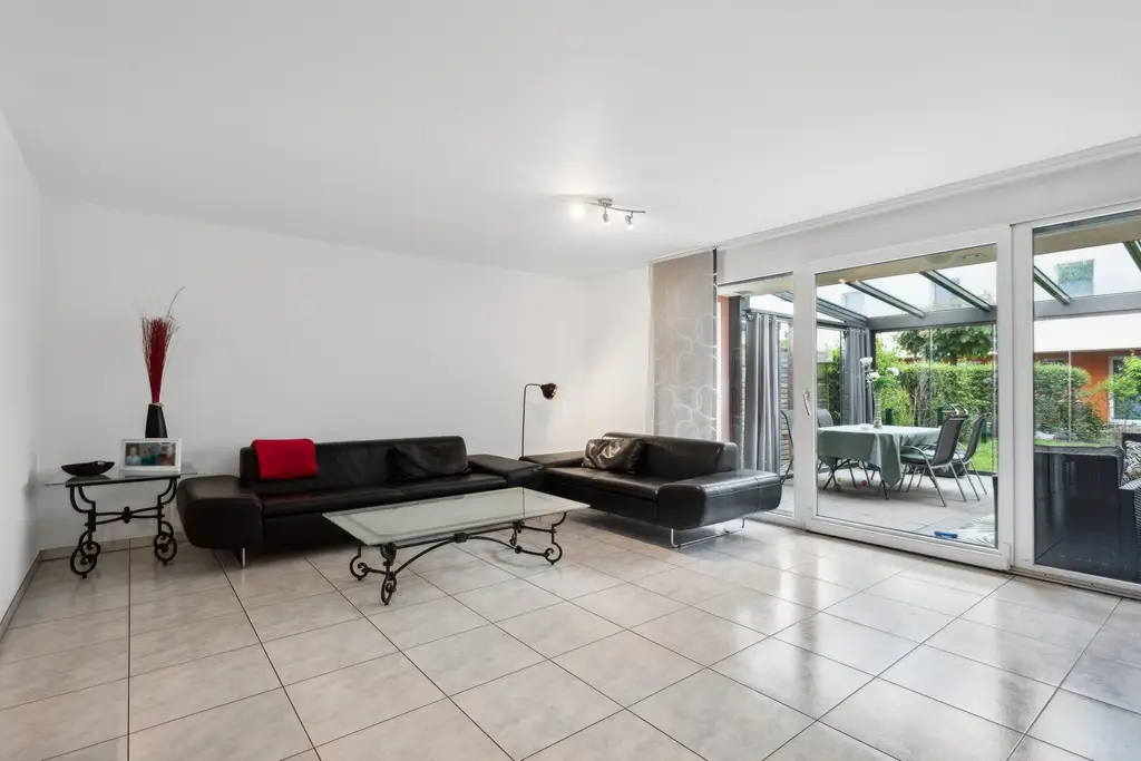 Magnifique duplex de 5,5 p avec véranda et jardin, comme dans votre maison