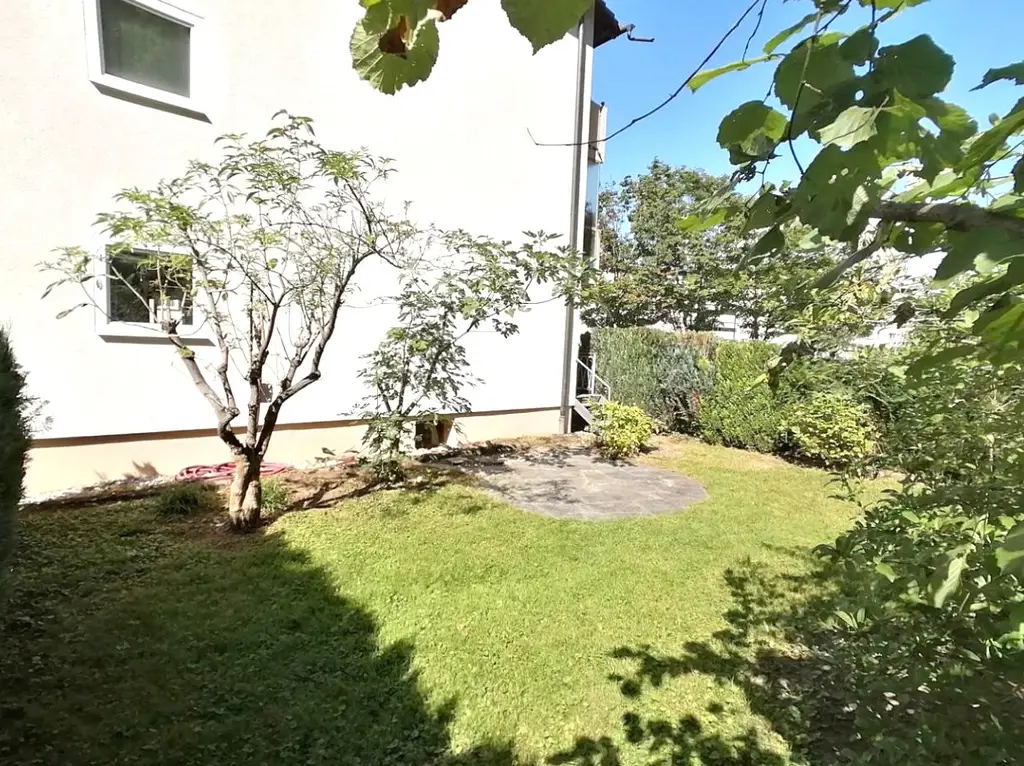 Moderne Wohnung mit eigenem Garten
