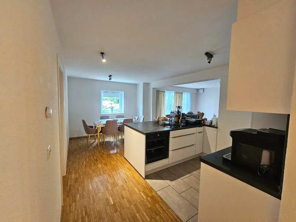Moderne Wohnung mit eigenem Garten