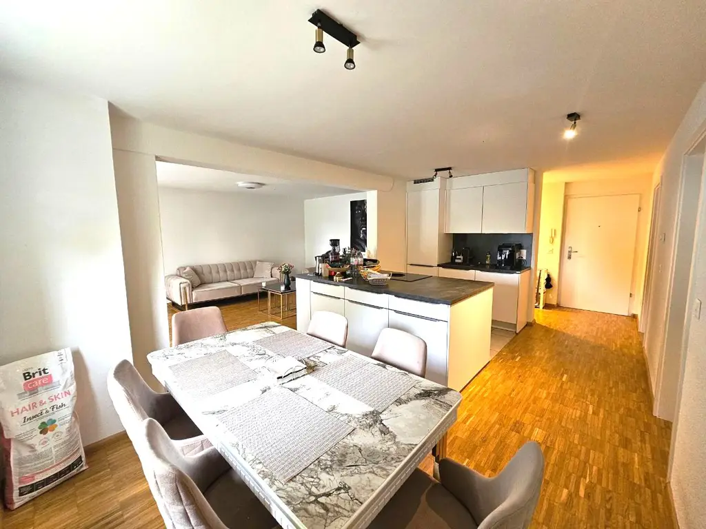 Moderne Wohnung mit eigenem Garten