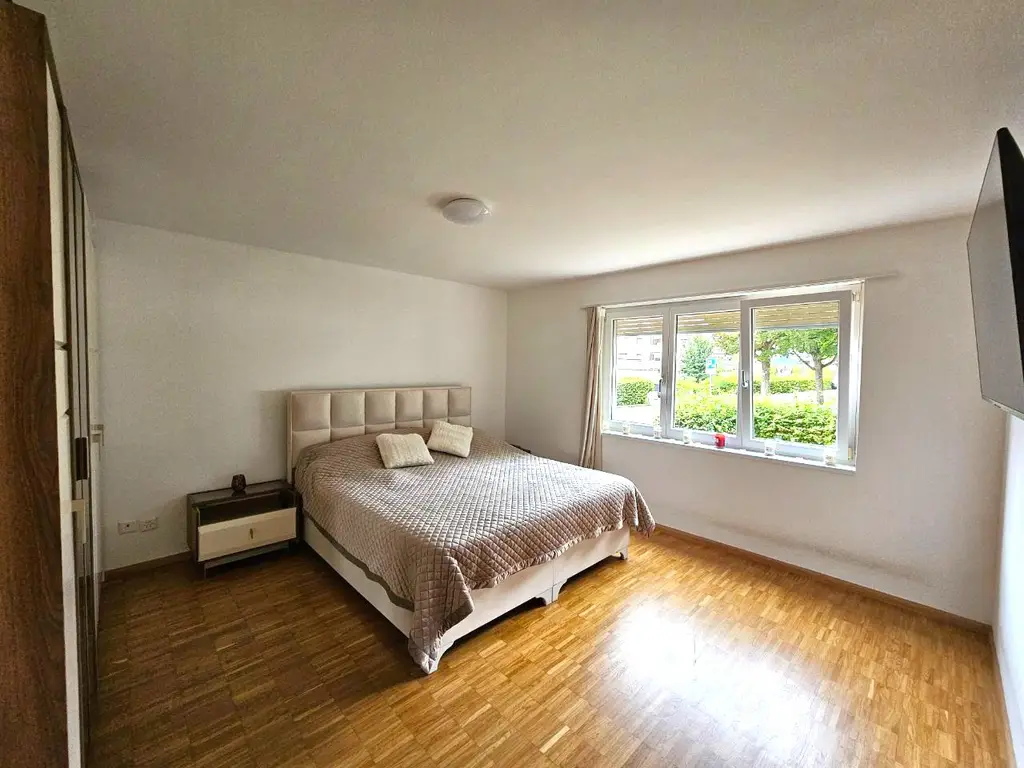Moderne Wohnung mit eigenem Garten