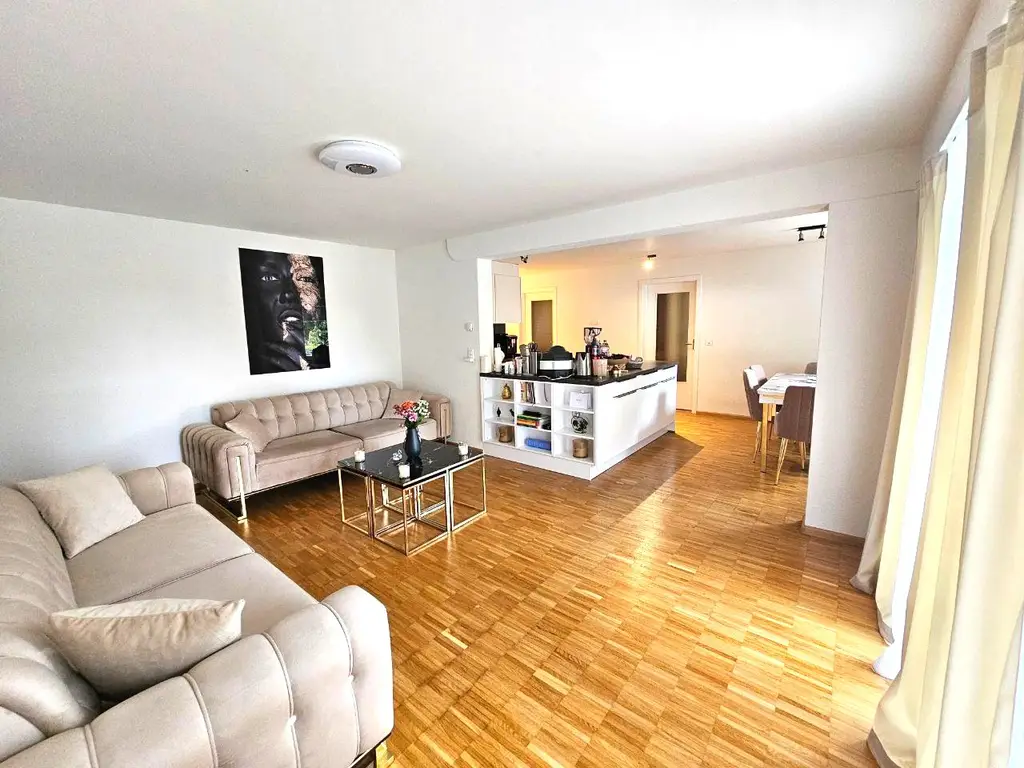 Moderne Wohnung mit eigenem Garten