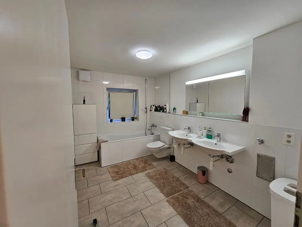 Moderne Wohnung mit eigenem Garten
