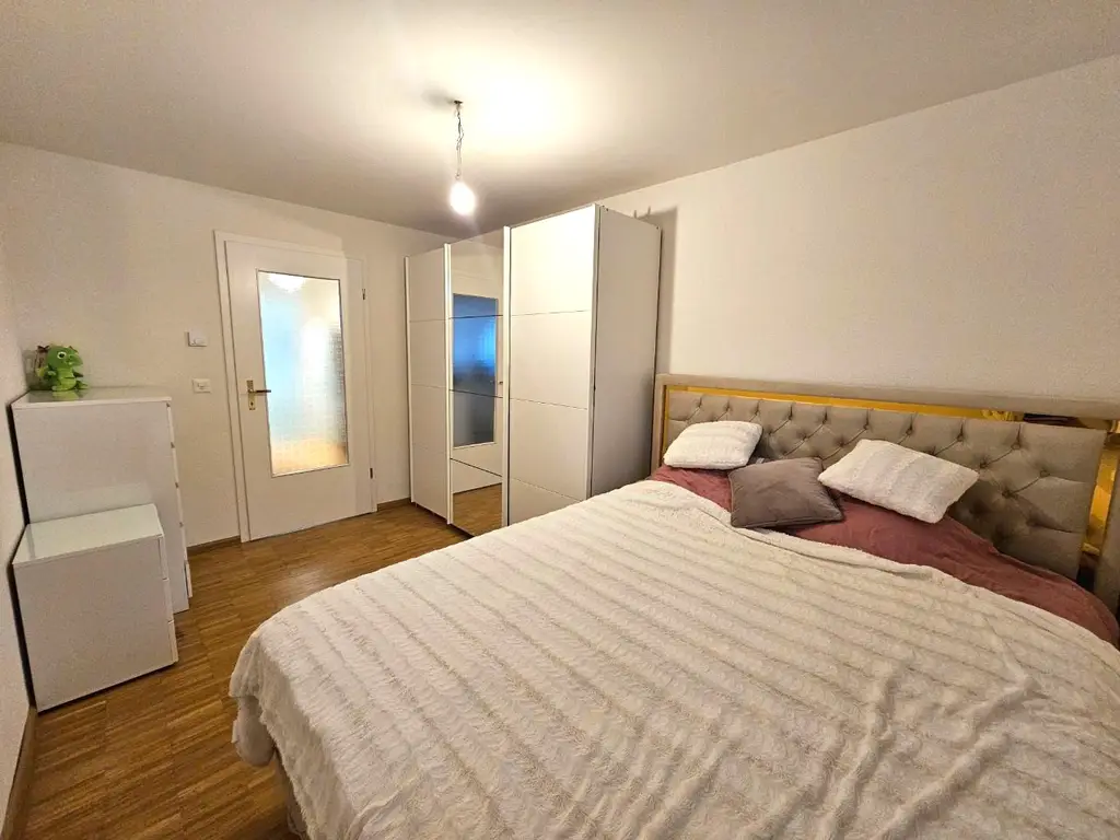 Moderne Wohnung mit eigenem Garten