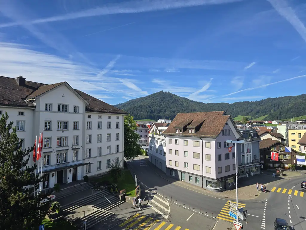 Exklusive Attika-Duplexwohnung in Einsiedeln – Wohnen auf höchstem Niveau