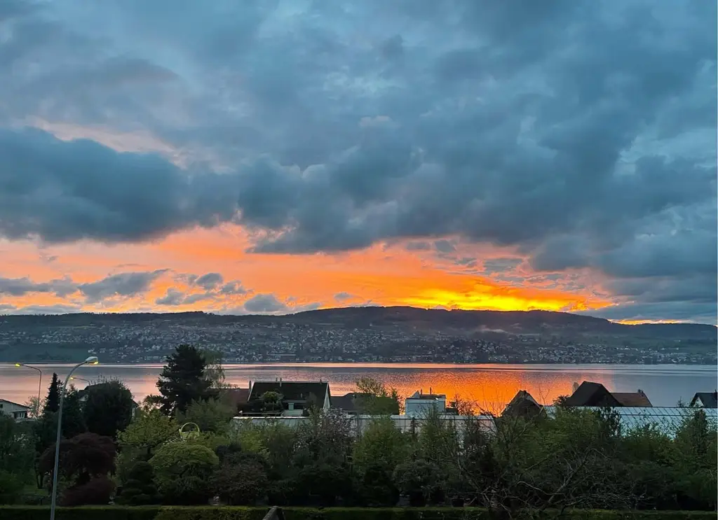 FAMILIENFREUNDLICH AN TOP LAGE MIT SEESICHT&#8211;FAMILYFRIENDLY IN A PRIME LOCATION WITH LAKE VIEW