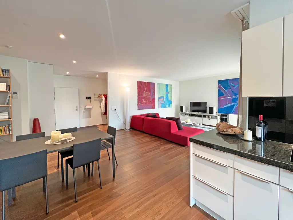 Moderne Hochparterre Wohnung in unmittelbarer Seenähe