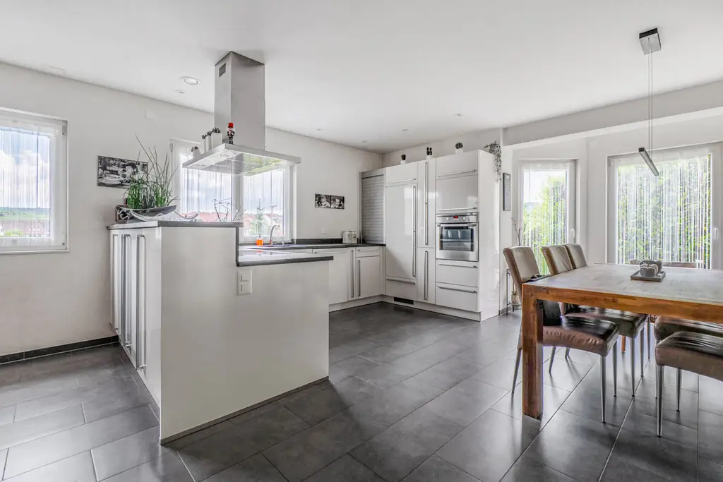 Freistehend mit Einliegerwohnung