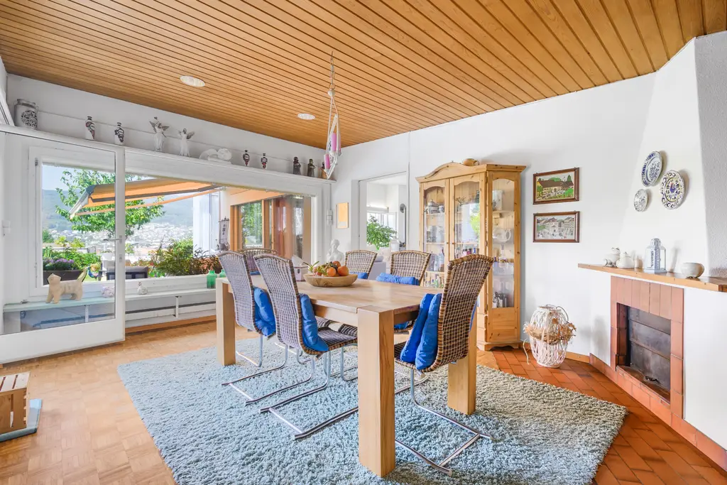 Neues Dach mit Pool und viel Platz