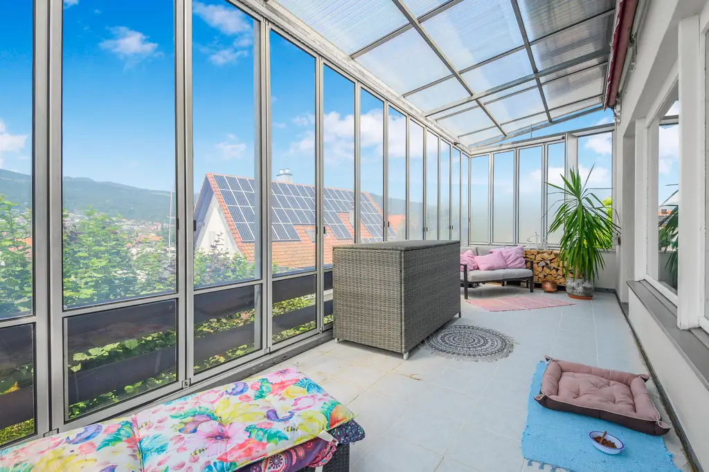 Neues Dach mit Pool und viel Platz