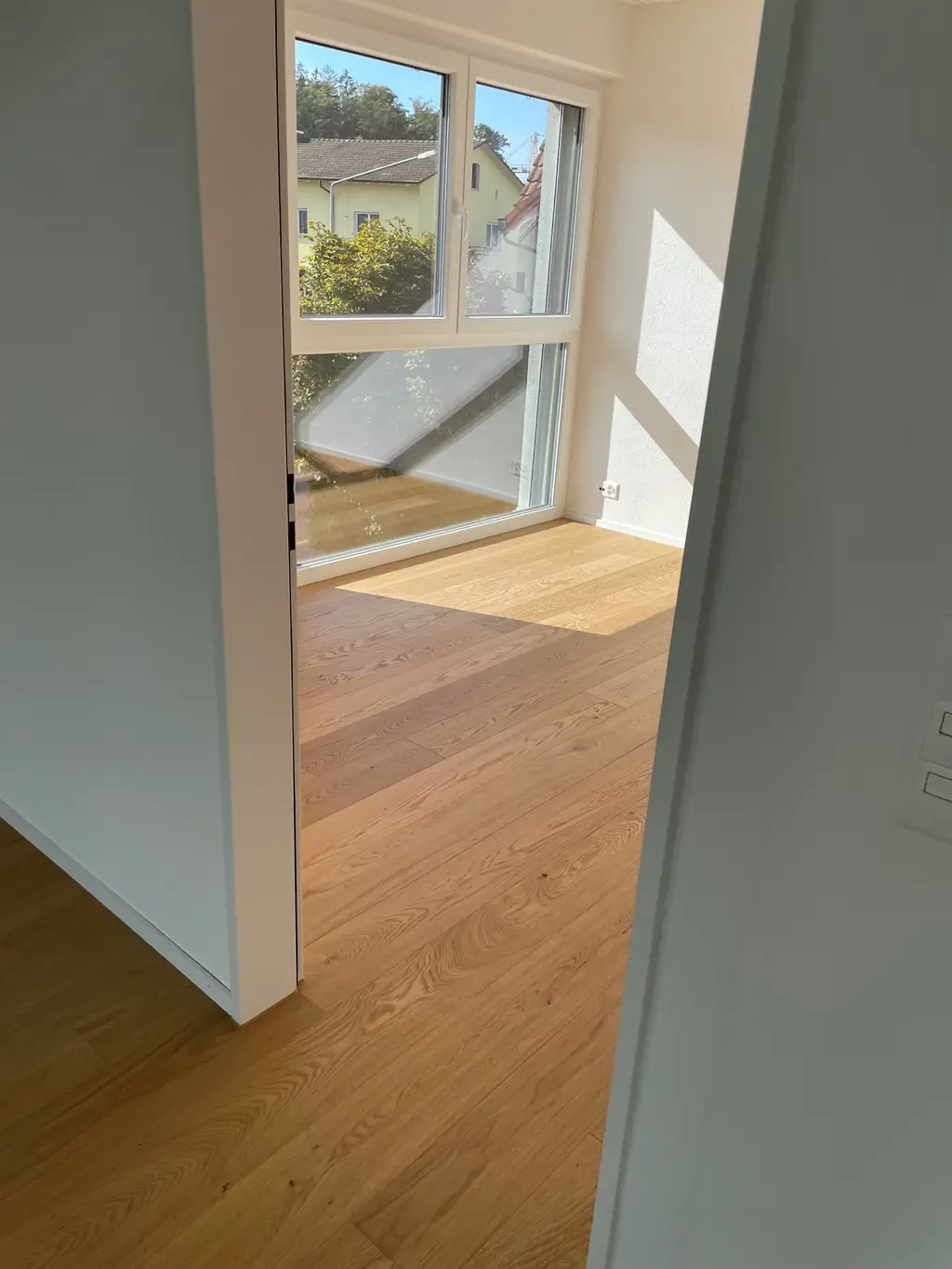 Exklusive neuwertige Wohnung mit Loggia