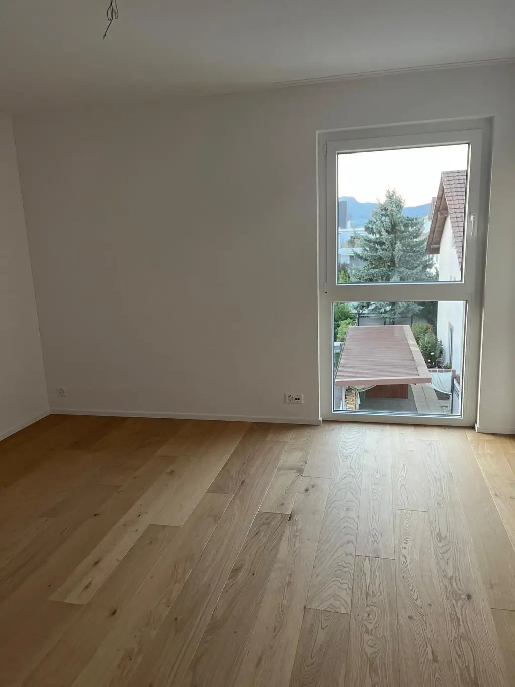 Exklusive neuwertige Wohnung mit Loggia