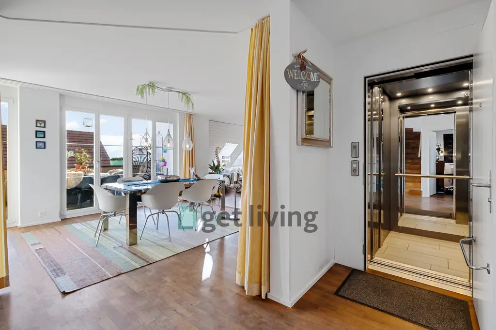 GROSSZÜGIGE 6.5 ZIMMERWOHNUNG MIT FERNSICHT