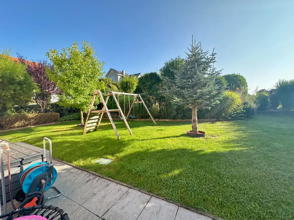 Coup de coeur pour cette magnifique maison individuelle de 5,5 pièces dans un quartier résidentiel prisé, grand jardin (parcelle de 1013 m2)