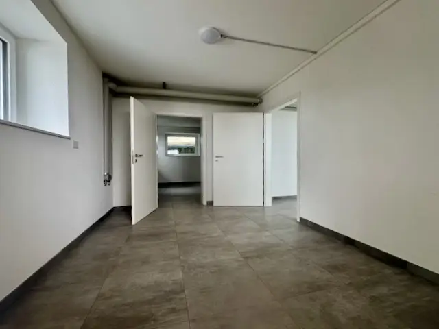 A VENDRE OU A LOUER Local commercial avec entrée indépendante