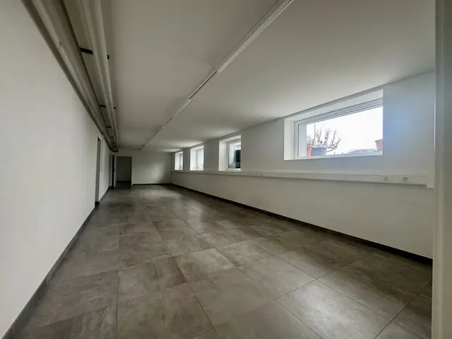 À LOUER   OU À VENDRE, local commercial avec entrée indépendante