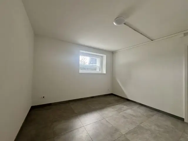 À LOUER   OU À VENDRE, local commercial avec entrée indépendante